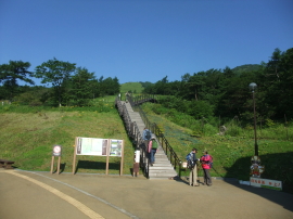 trailhead (start of a long stairs)